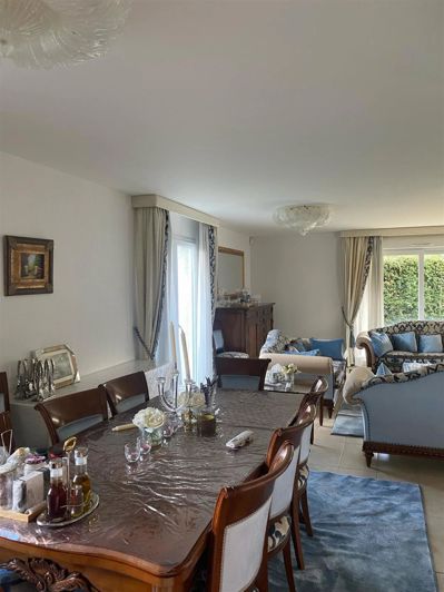 Image No.8-7 Bed House for sale