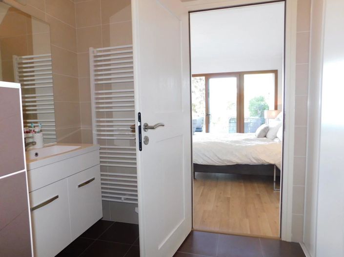 Image No.19-3 Bed Property for sale