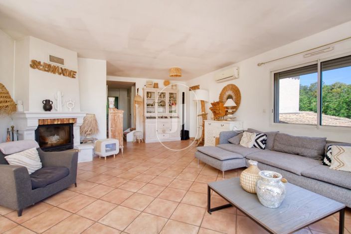 Image No.4-5 Bed House for sale