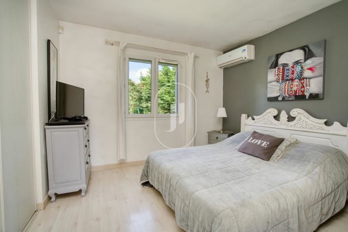 Image No.6-5 Bed House for sale