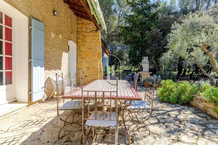 Image No.10-12 Bed Property for sale