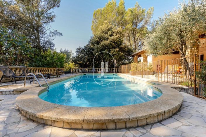 Image No.12-12 Bed Property for sale