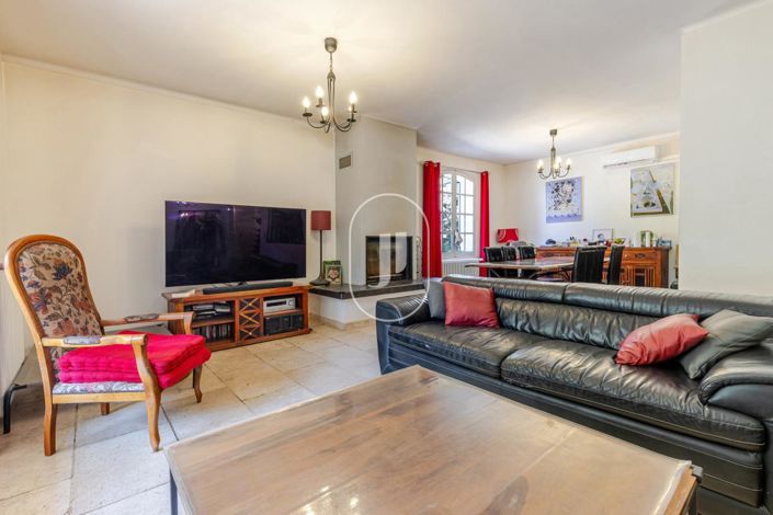 Image No.4-12 Bed Property for sale