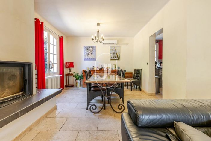 Image No.5-12 Bed Property for sale