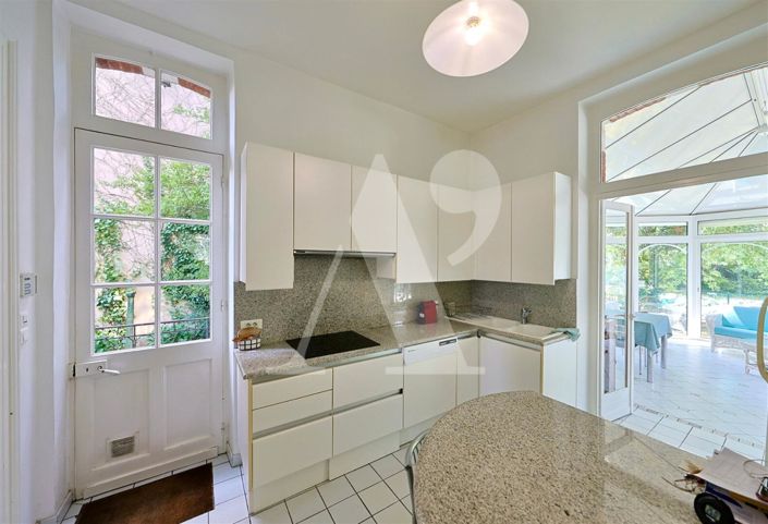 Image No.7-5 Bed House for sale