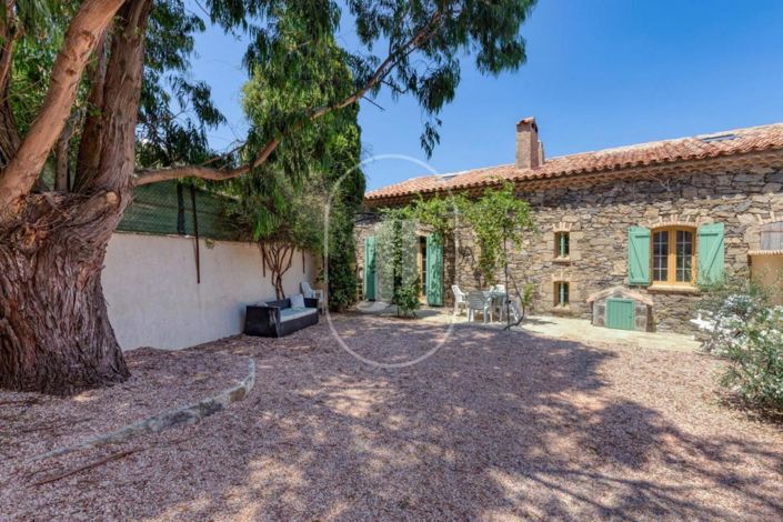 Image No.1-6 Bed House for sale