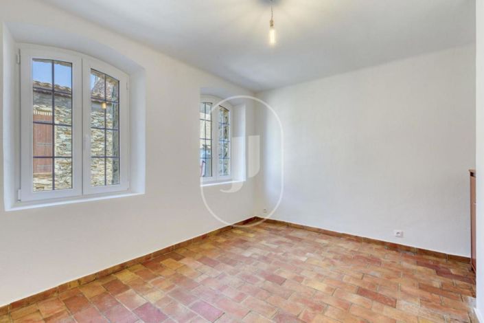 Image No.11-6 Bed House for sale