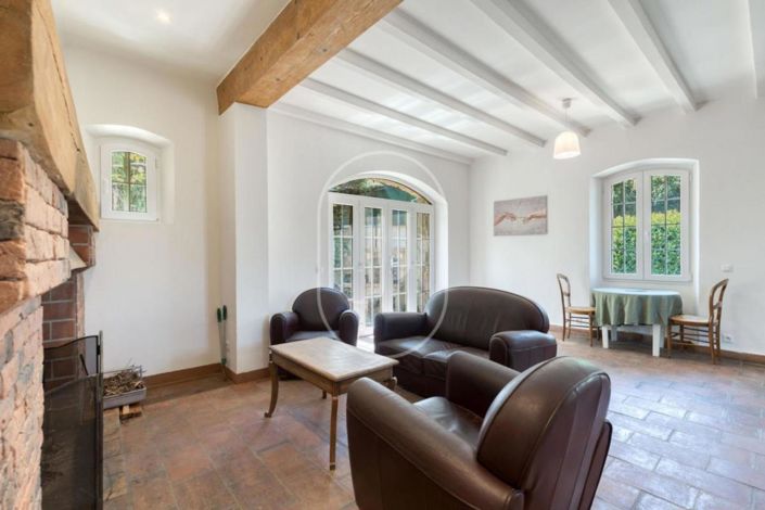 Image No.3-6 Bed House for sale