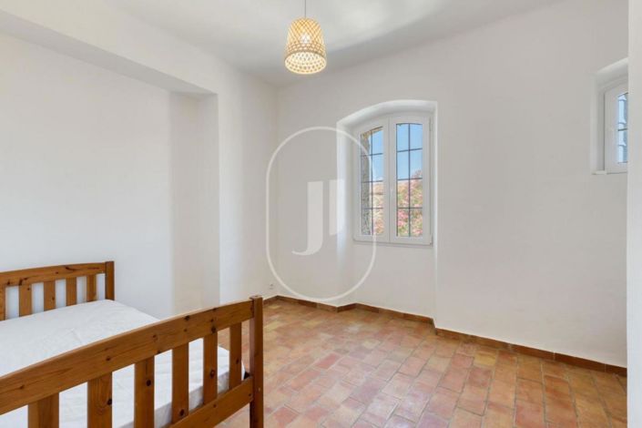 Image No.5-6 Bed House for sale