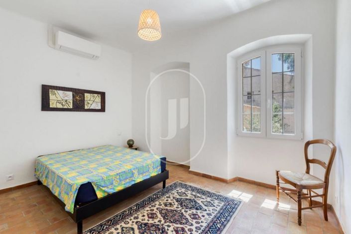 Image No.6-6 Bed House for sale