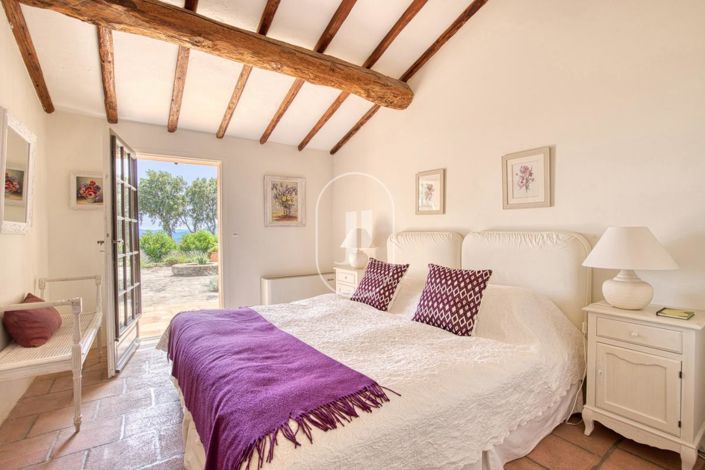 Image No.9-4 Bed House for sale