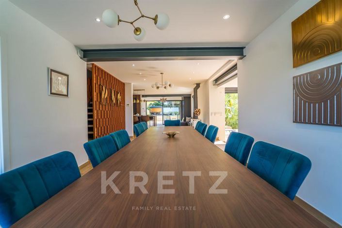 Image No.11-5 Bed Property for sale