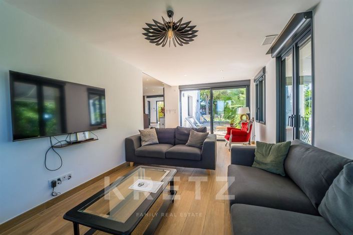 Image No.15-5 Bed Property for sale