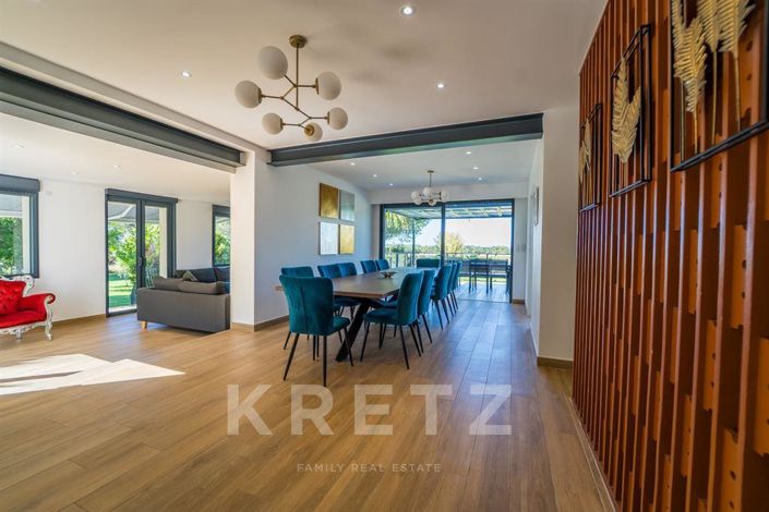 Image No.6-5 Bed Property for sale