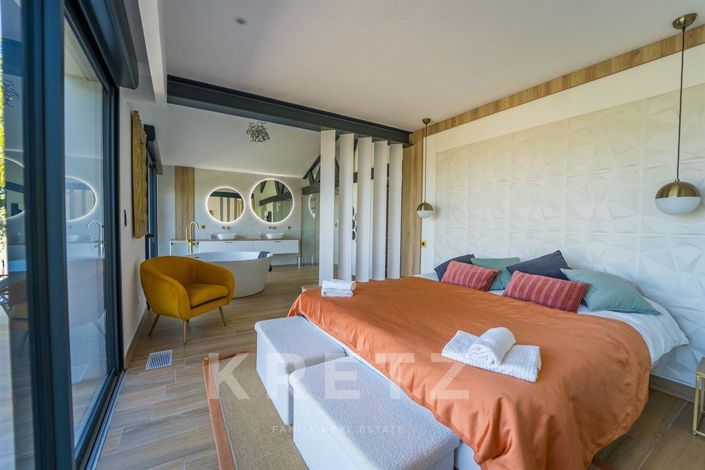 Image No.7-5 Bed Property for sale