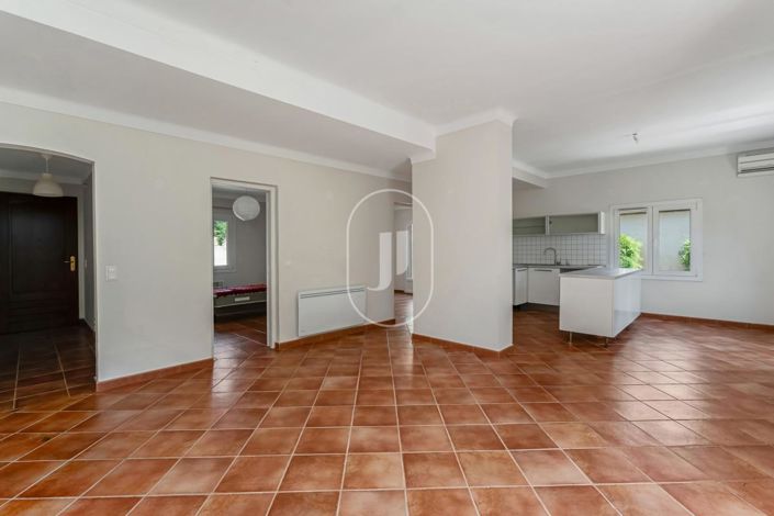 Image No.5-2 Bed House for sale