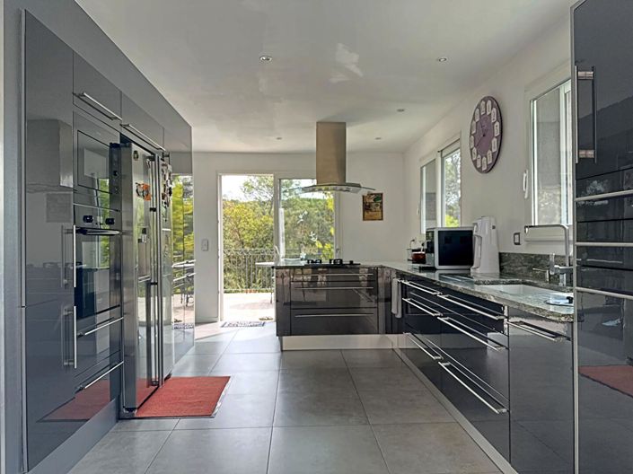 Image No.11-5 Bed House for sale