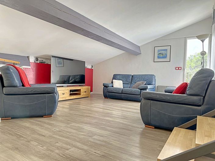 Image No.12-5 Bed House for sale