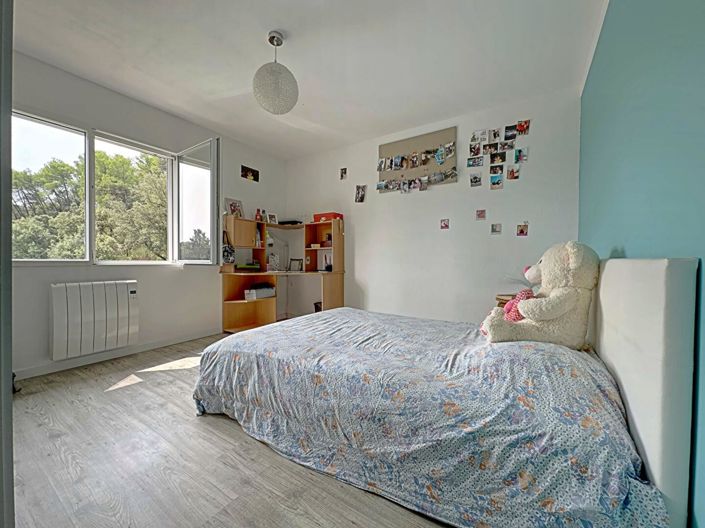 Image No.17-5 Bed House for sale