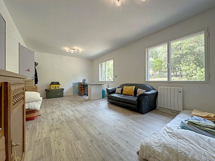 Image No.18-5 Bed House for sale