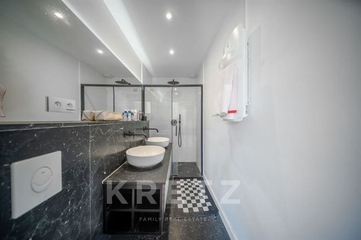 Image No.15-7 Bed House for sale