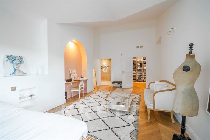 Image No.15-6 Bed House for sale