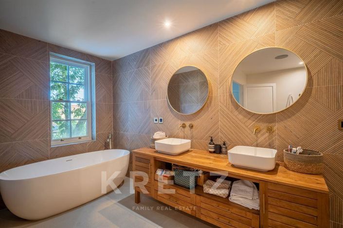 Image No.16-6 Bed House for sale