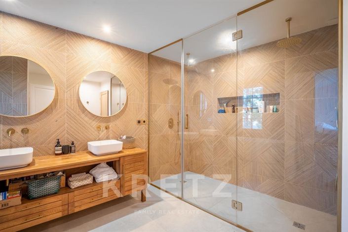 Image No.17-6 Bed House for sale