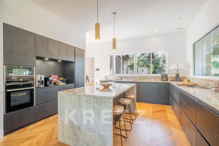 Image No.6-6 Bed House for sale