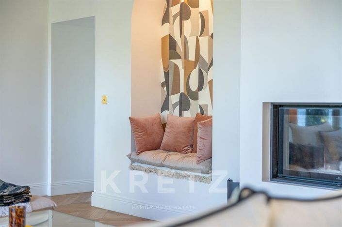 Image No.8-6 Bed House for sale