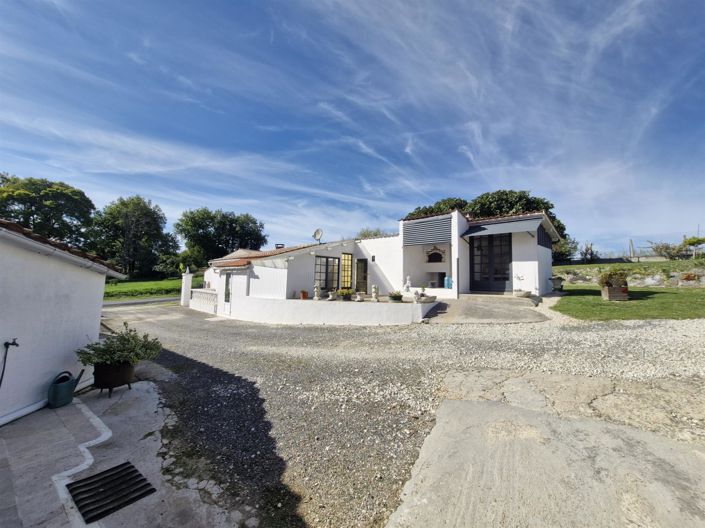 Image No.16-6 Bed House for sale