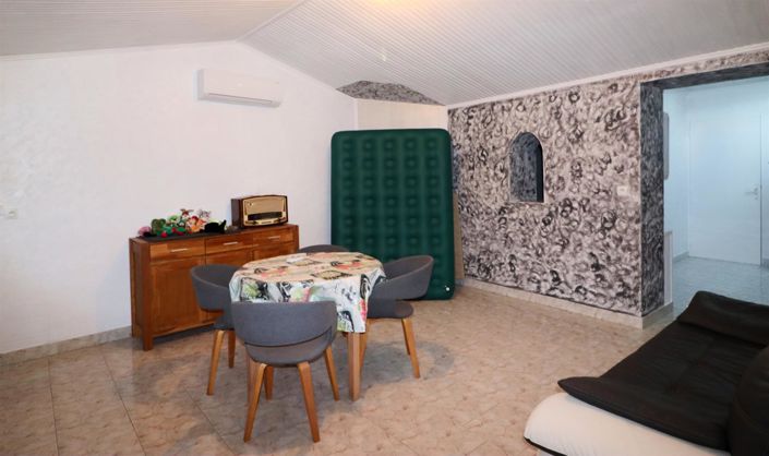 Image No.18-6 Bed House for sale