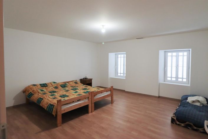 Image No.26-6 Bed House for sale