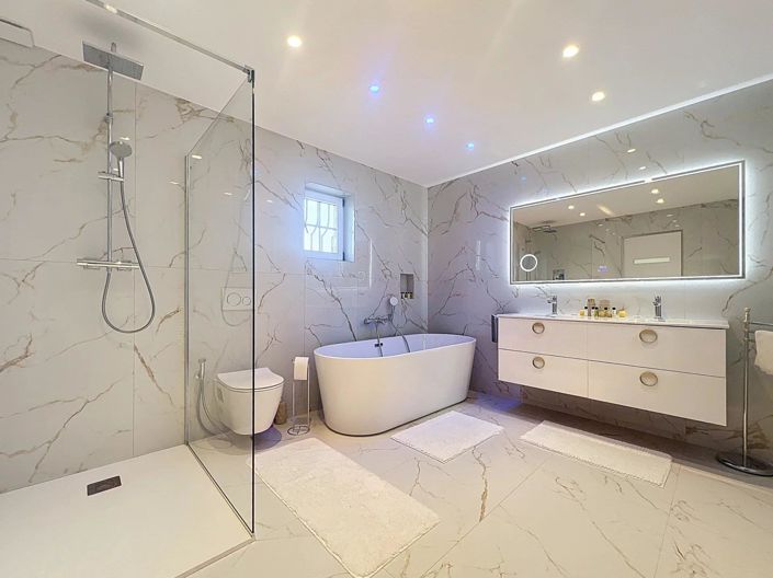 Image No.10-3 Bed House for sale