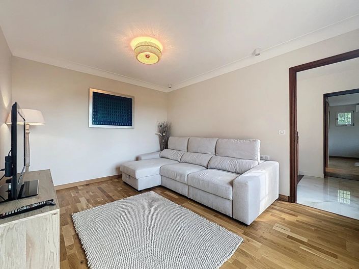 Image No.11-3 Bed House for sale