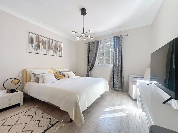 Image No.13-3 Bed House for sale