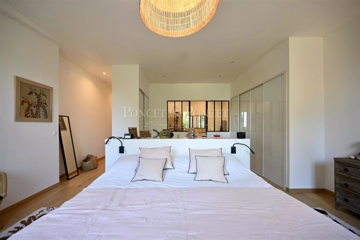 Image No.21-10 Bed House for sale