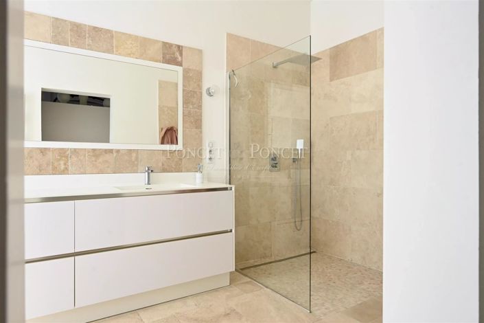 Image No.7-7 Bed House for sale