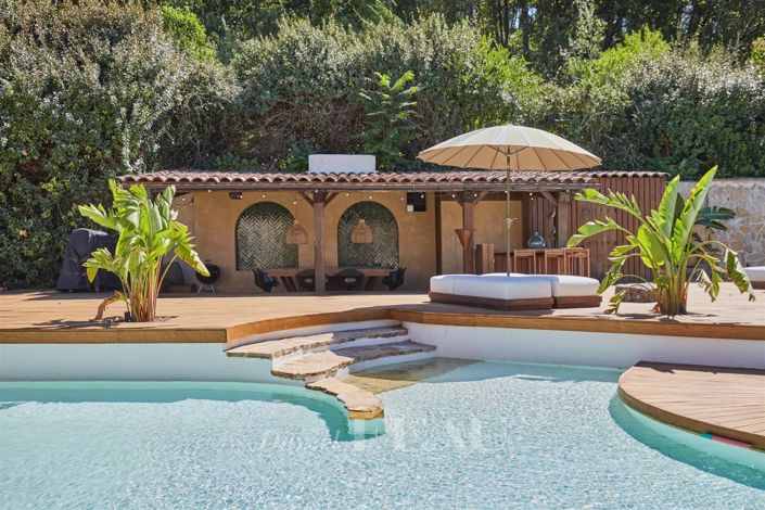 Image No.2-8 Bed House for sale