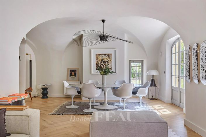 Image No.9-8 Bed House for sale