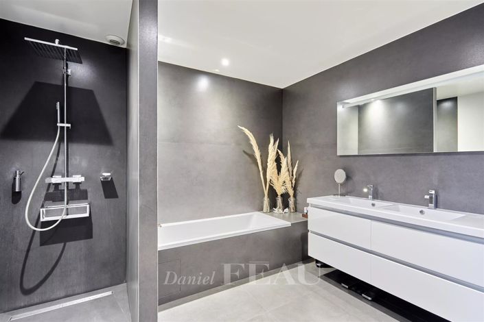 Image No.11-5 Bed House for sale