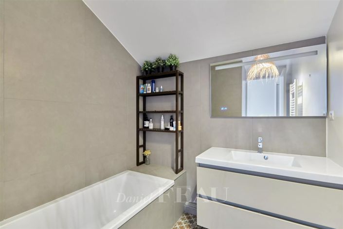 Image No.15-5 Bed House for sale