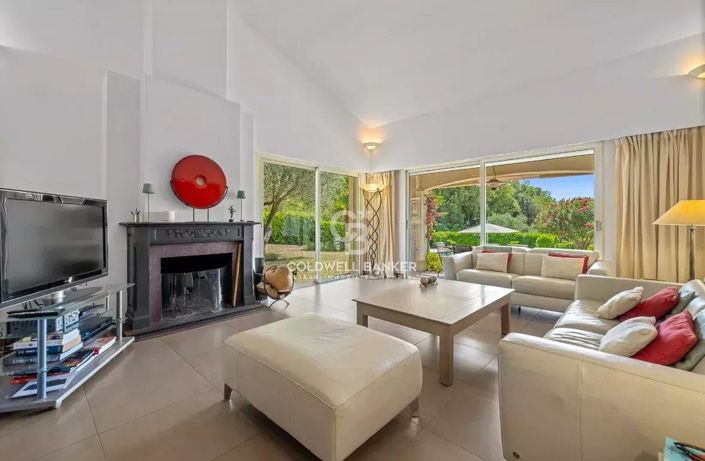 Image No.2-4 Bed House for sale