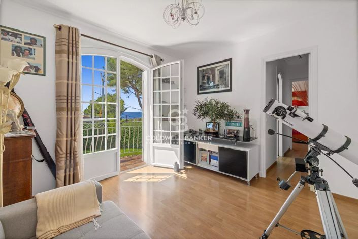 Image No.14-4 Bed House for sale