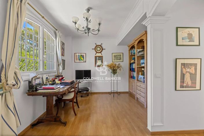 Image No.17-4 Bed House for sale