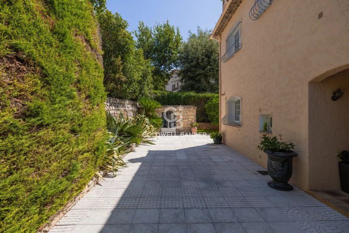 Image No.18-4 Bed House for sale