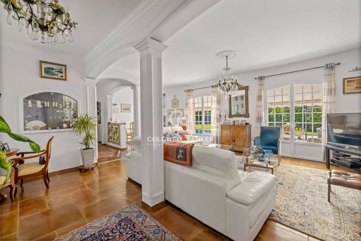 Image No.6-4 Bed House for sale