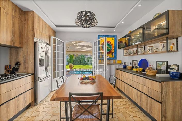 Image No.8-4 Bed House for sale