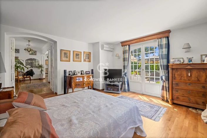 Image No.9-4 Bed House for sale