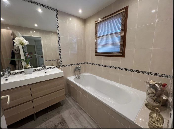 Image No.11-4 Bed House for sale